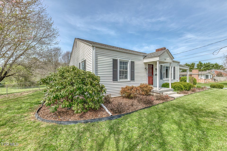 Photo #35: 203 School Avenue