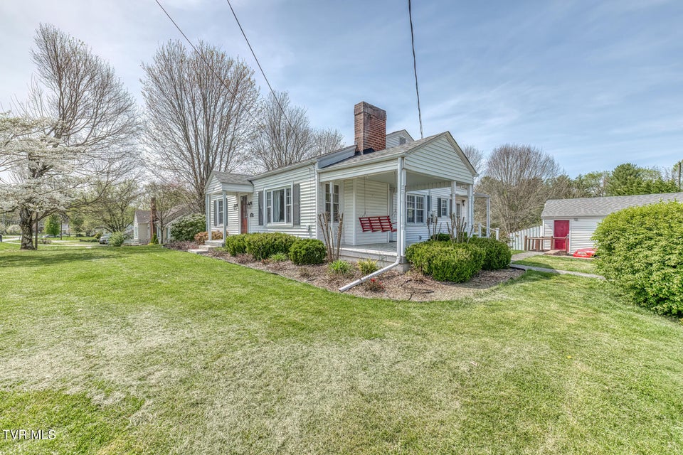 Photo #37: 203 School Avenue