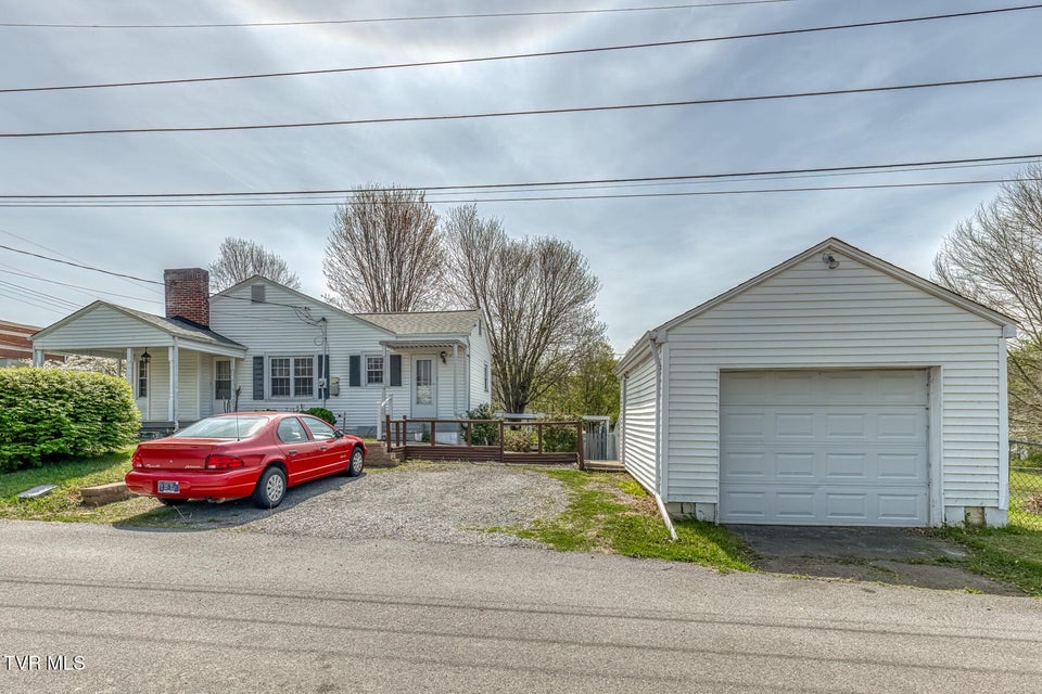 Photo #40: 203 School Avenue