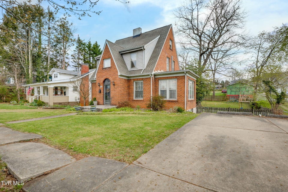 Photo #3: 911 Georgia Avenue