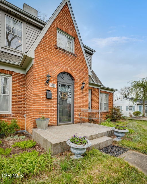 Photo #4: 911 Georgia Avenue