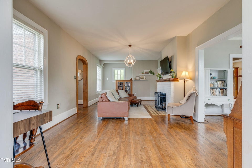 Photo #7: 911 Georgia Avenue