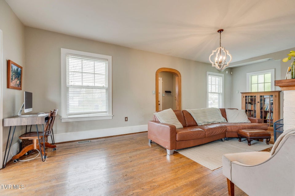 Photo #9: 911 Georgia Avenue