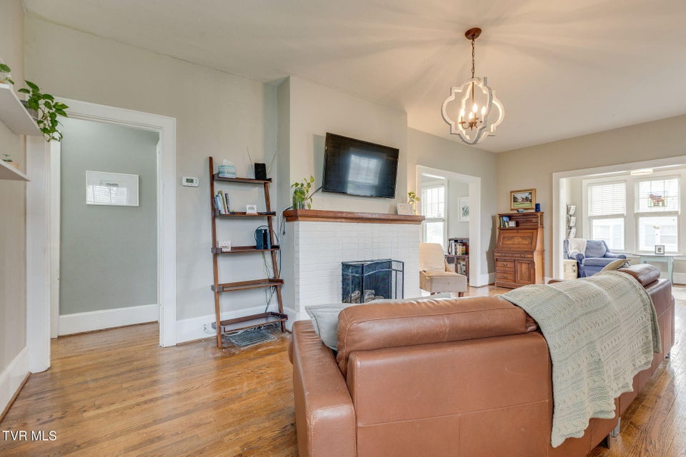 Photo #10: 911 Georgia Avenue