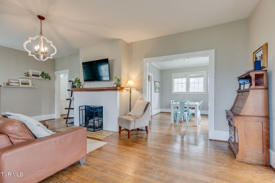 Photo #11: 911 Georgia Avenue