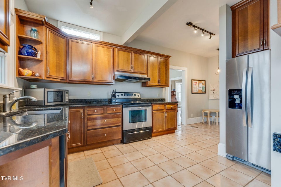 Photo #20: 911 Georgia Avenue