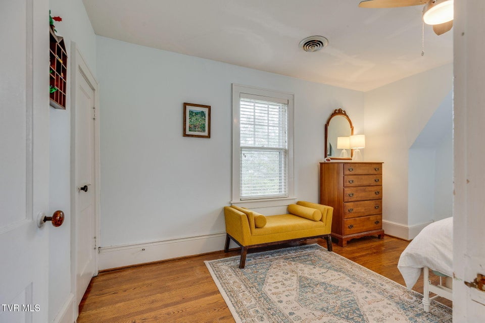 Photo #26: 911 Georgia Avenue