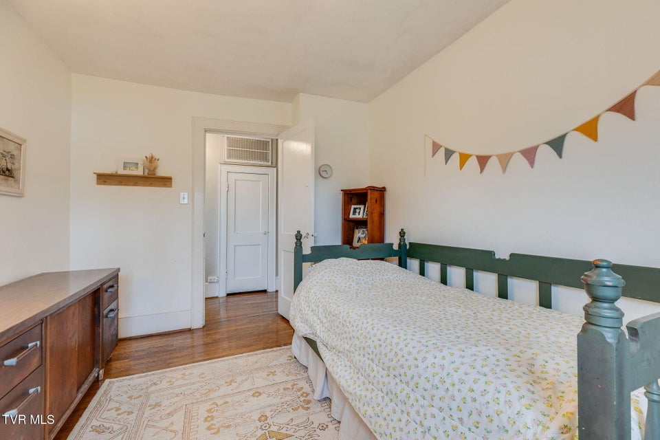 Photo #27: 911 Georgia Avenue