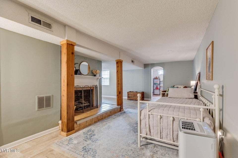 Photo #34: 911 Georgia Avenue