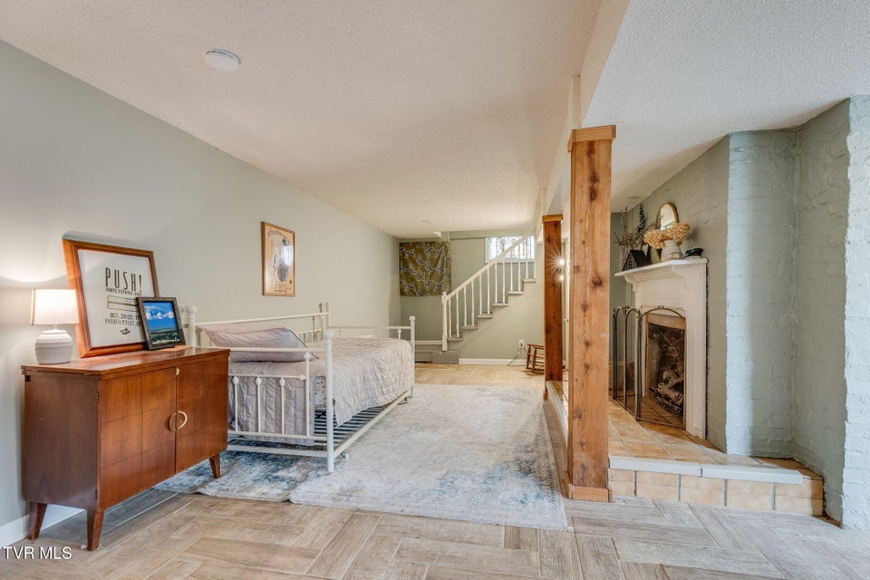 Photo #35: 911 Georgia Avenue