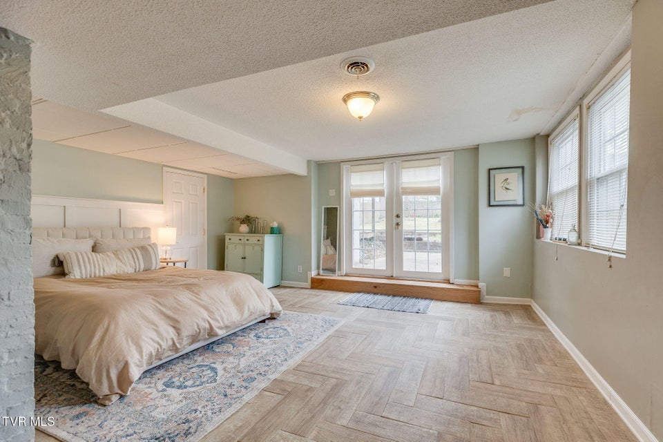 Photo #36: 911 Georgia Avenue