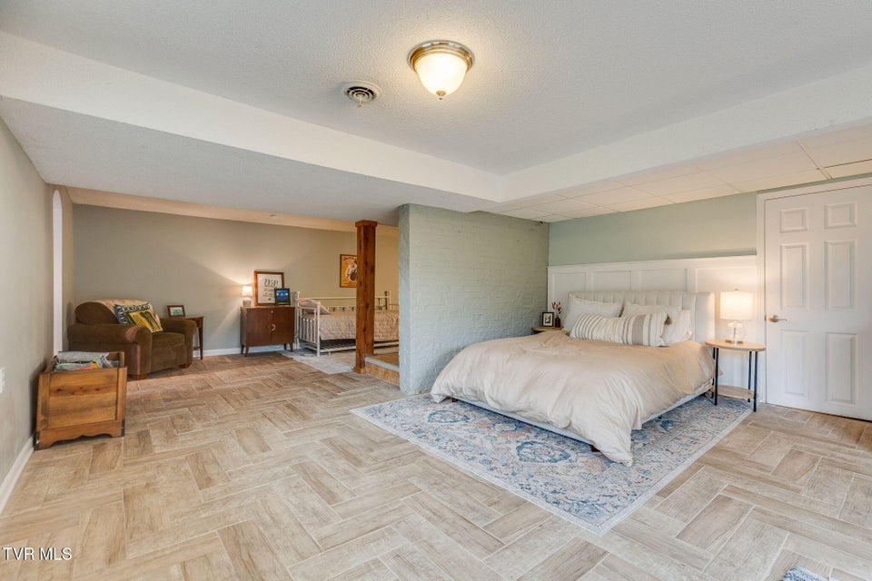 Photo #37: 911 Georgia Avenue