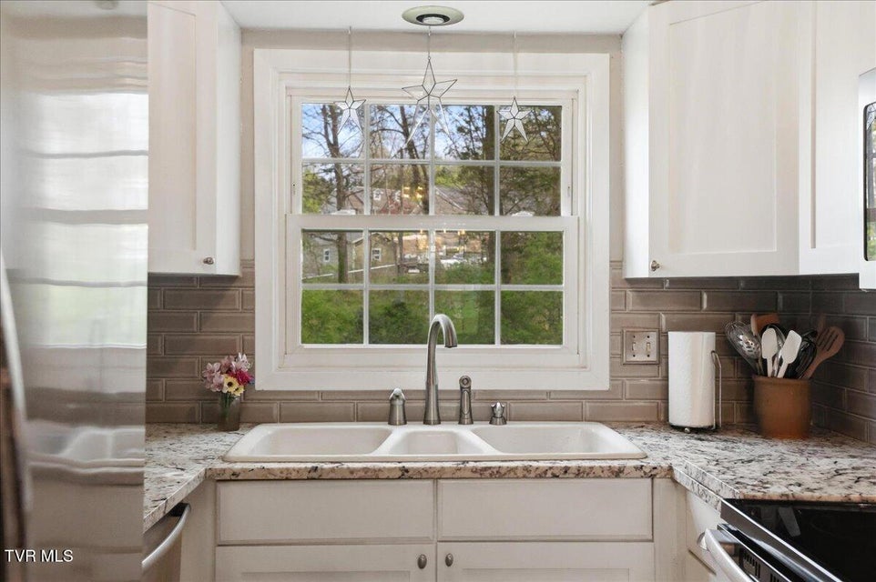 Photo #26: 1415 Woodmont Drive