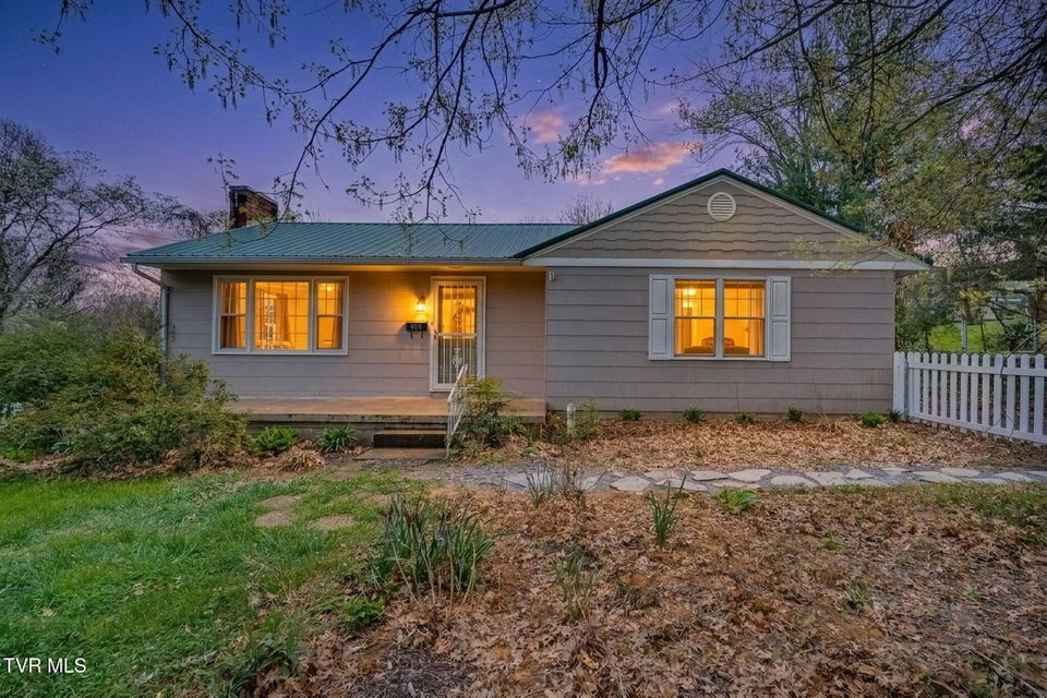 Photo #33: 408 Oak Grove Avenue