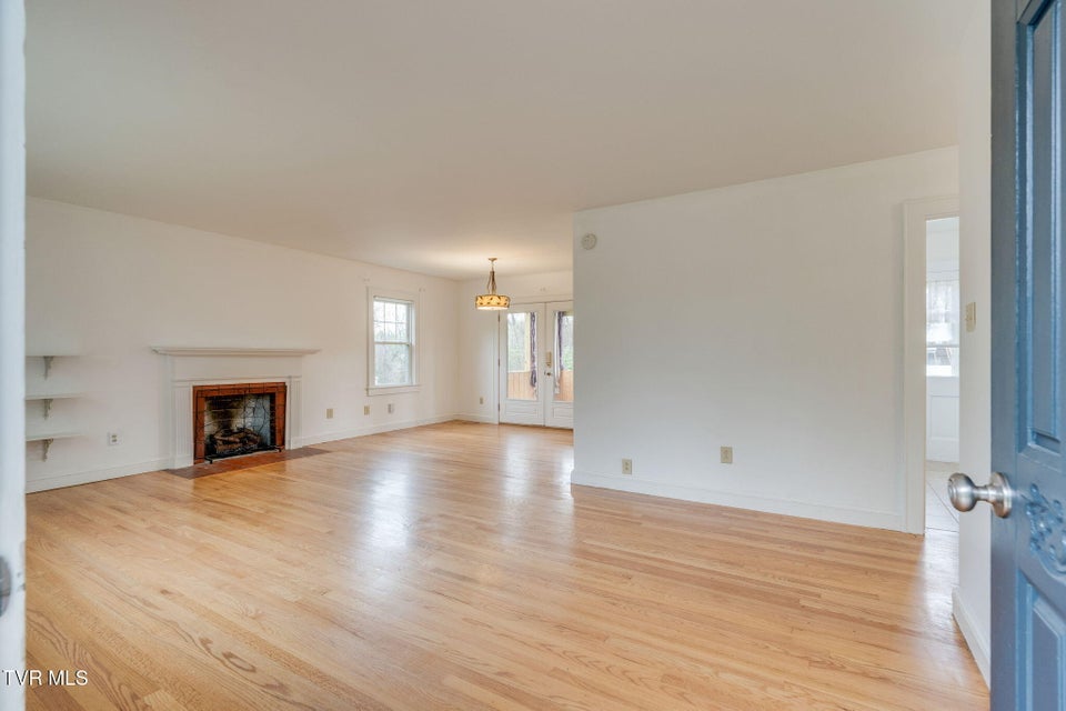 Photo #4: 408 Oak Grove Avenue