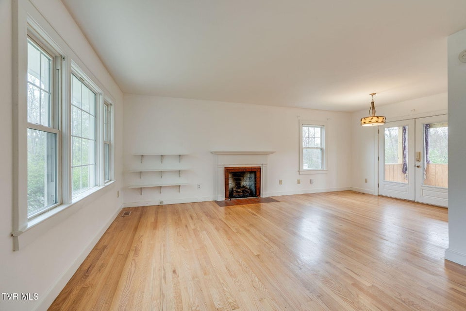 Photo #6: 408 Oak Grove Avenue