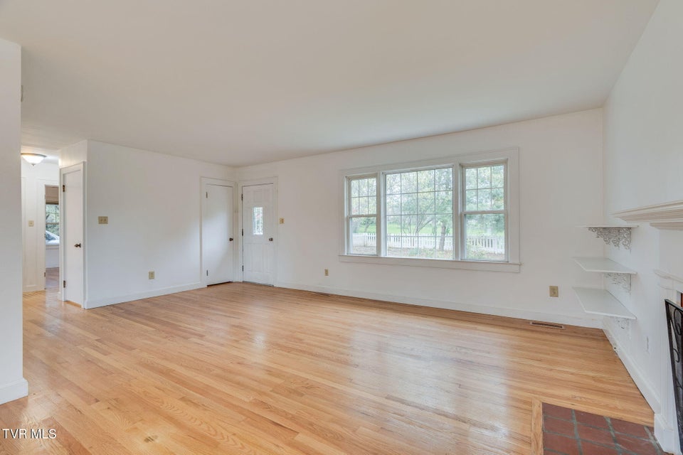 Photo #7: 408 Oak Grove Avenue