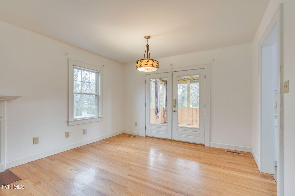 Photo #8: 408 Oak Grove Avenue