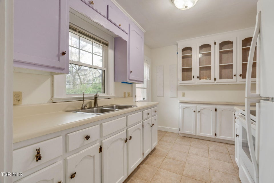 Photo #9: 408 Oak Grove Avenue