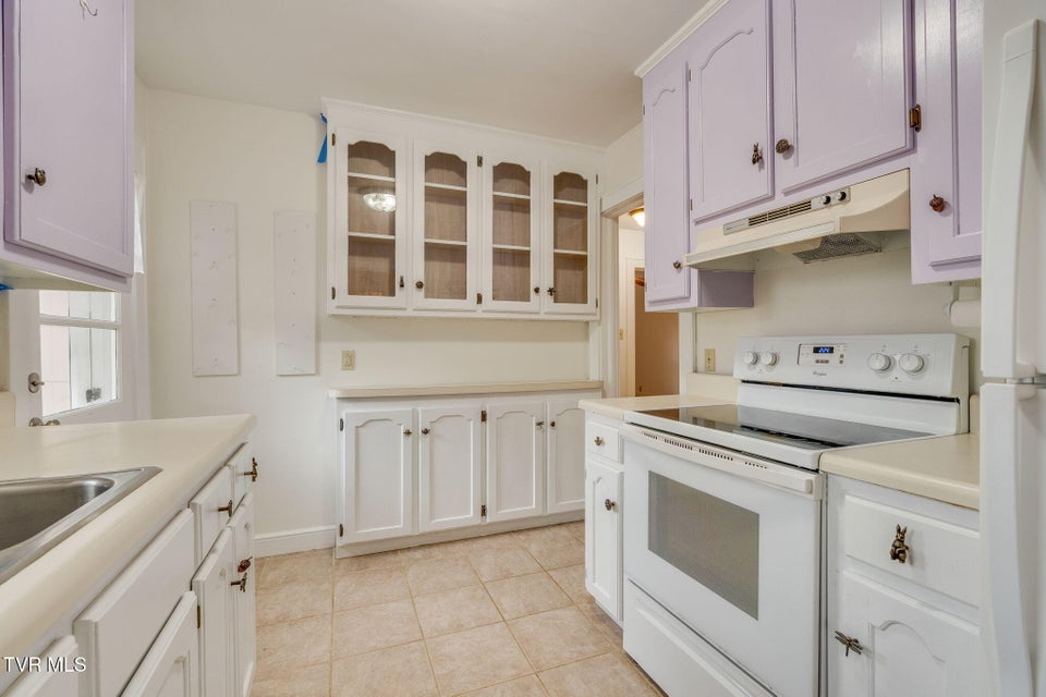 Photo #10: 408 Oak Grove Avenue