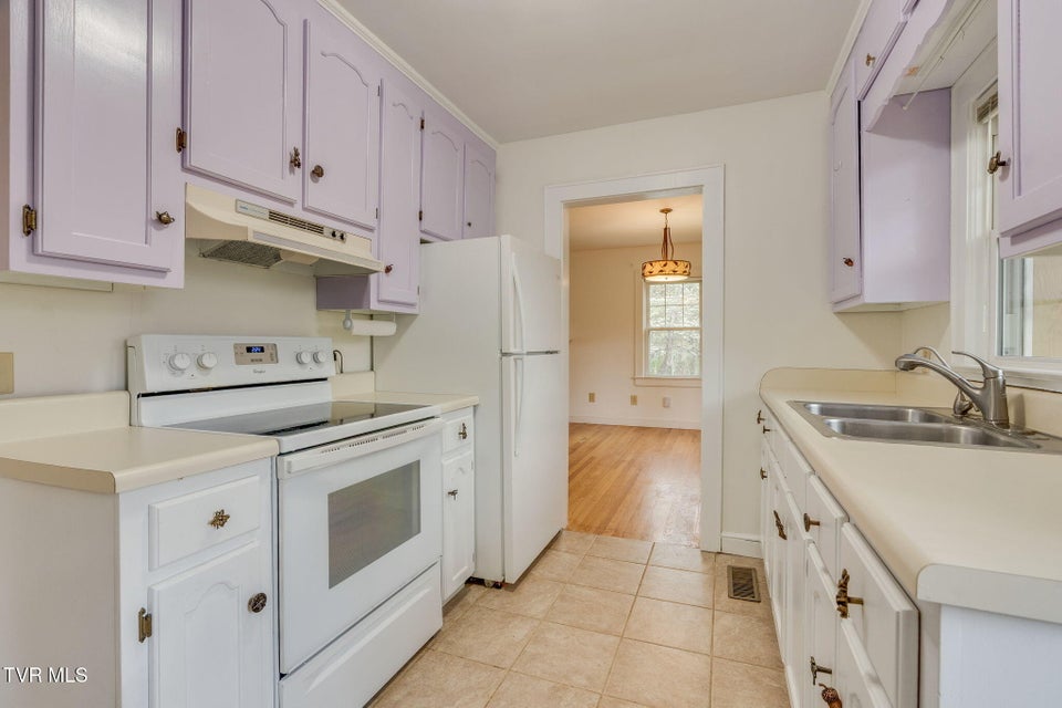 Photo #11: 408 Oak Grove Avenue