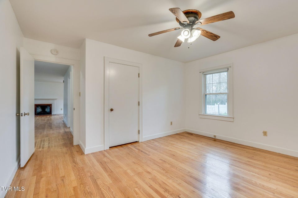 Photo #13: 408 Oak Grove Avenue