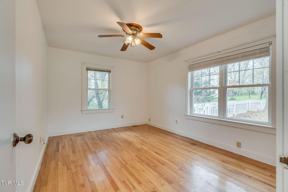 Photo #16: 408 Oak Grove Avenue