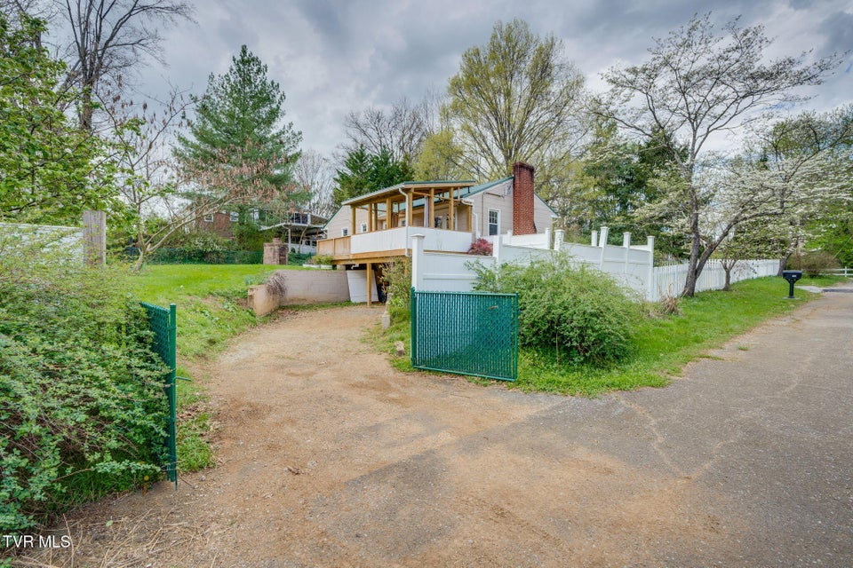 Photo #25: 408 Oak Grove Avenue