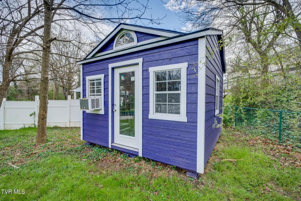 Photo #26: 408 Oak Grove Avenue