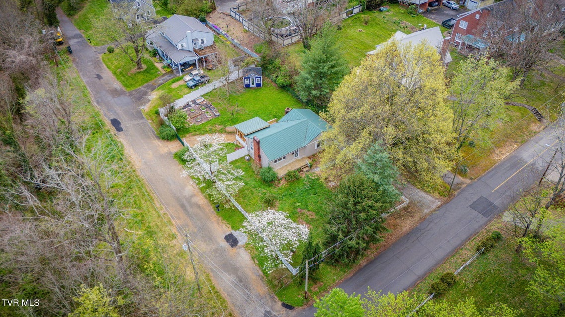 Photo #27: 408 Oak Grove Avenue