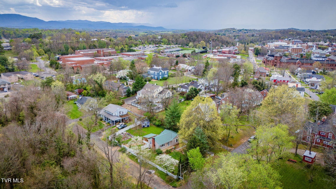 Photo #28: 408 Oak Grove Avenue