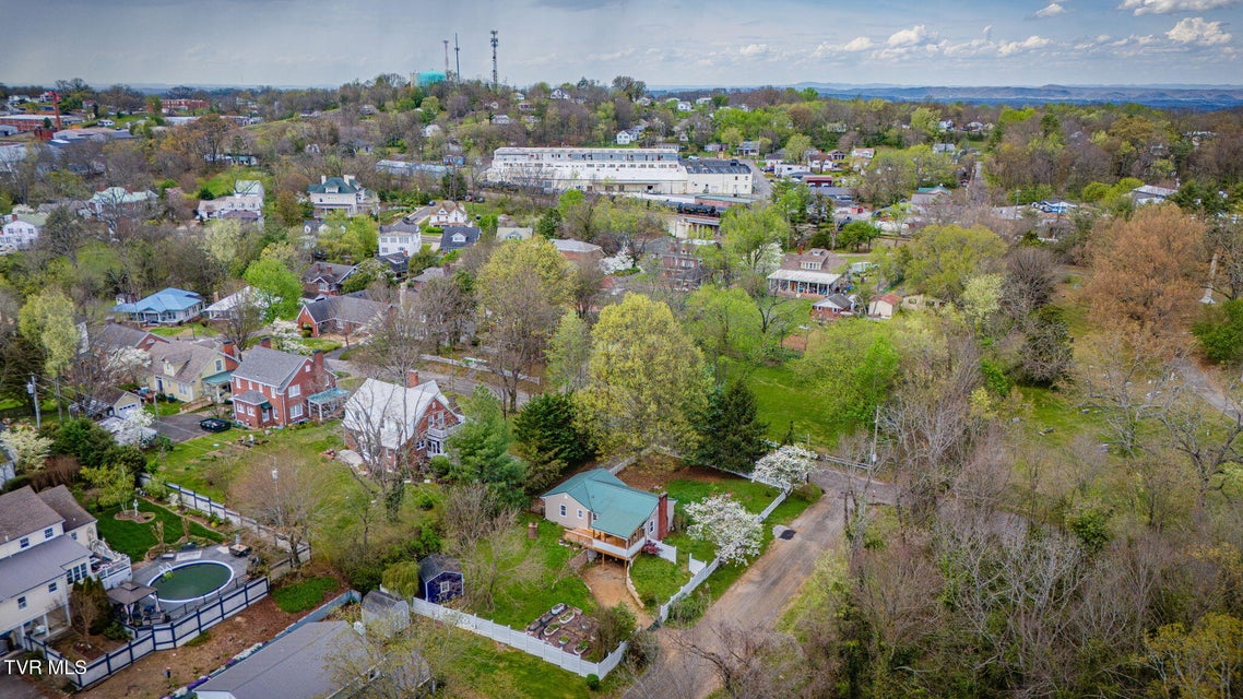 Photo #30: 408 Oak Grove Avenue