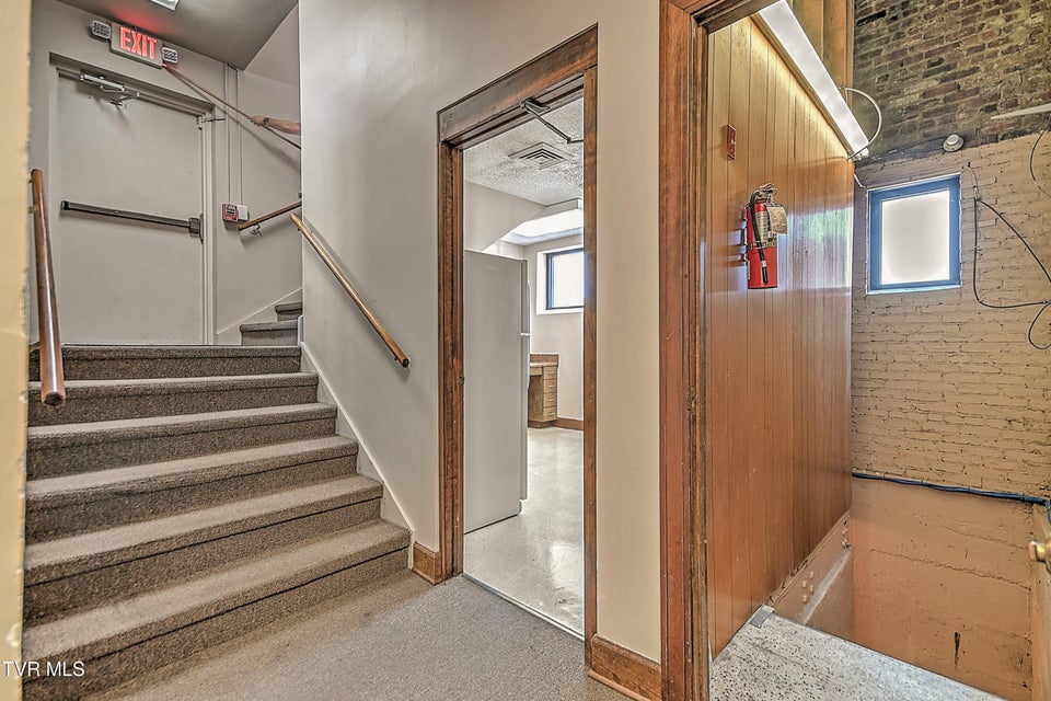 Photo #29: 513 State Street