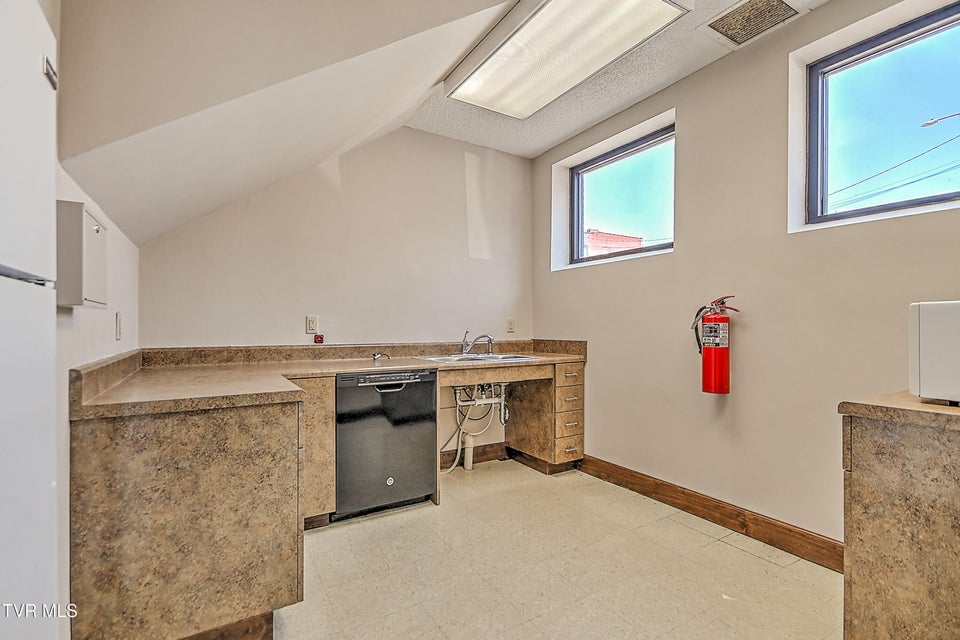 Photo #30: 513 State Street