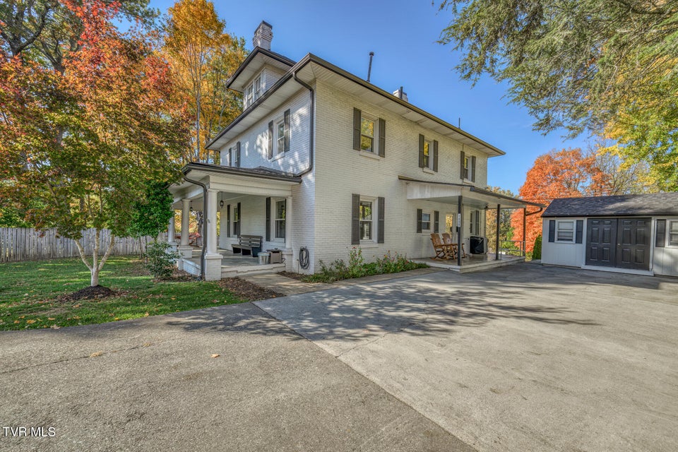 Photo #2: 1505 Lakeview Drive