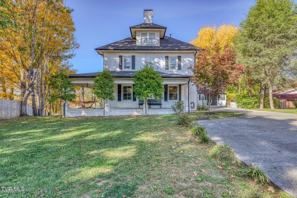 Photo #3: 1505 Lakeview Drive