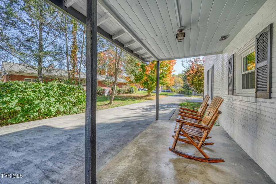 Photo #4: 1505 Lakeview Drive