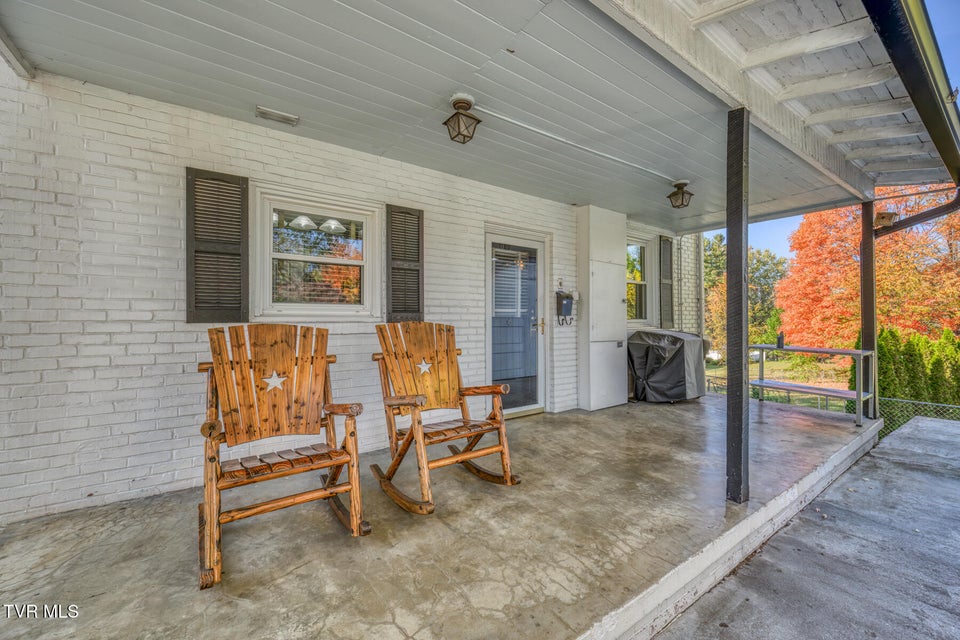 Photo #5: 1505 Lakeview Drive