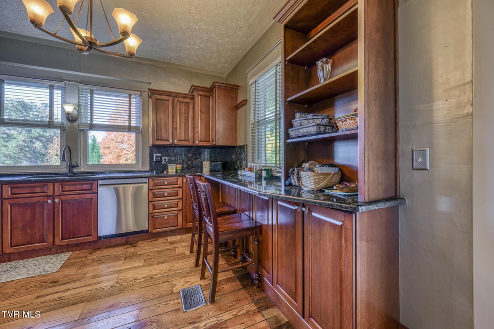 Photo #7: 1505 Lakeview Drive