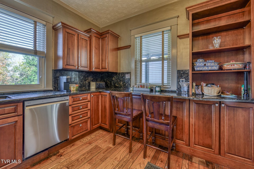 Photo #10: 1505 Lakeview Drive