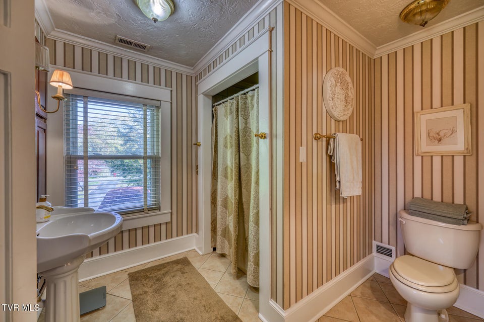 Photo #29: 1505 Lakeview Drive