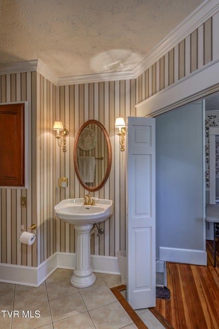 Photo #30: 1505 Lakeview Drive