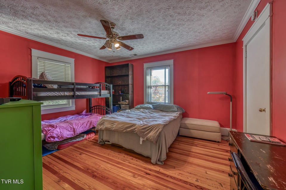 Photo #31: 1505 Lakeview Drive