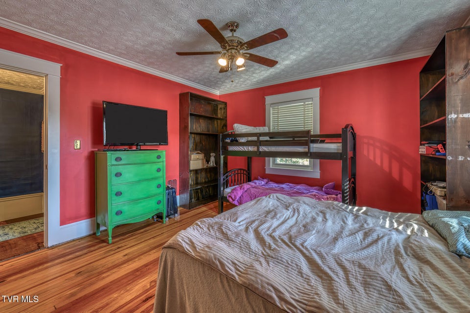 Photo #32: 1505 Lakeview Drive