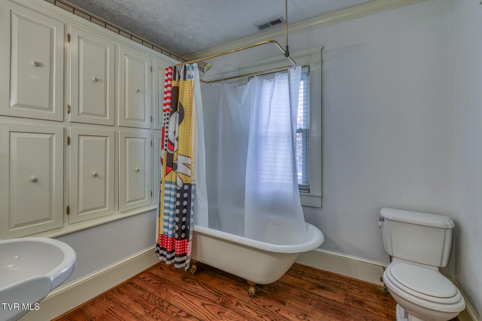 Photo #33: 1505 Lakeview Drive