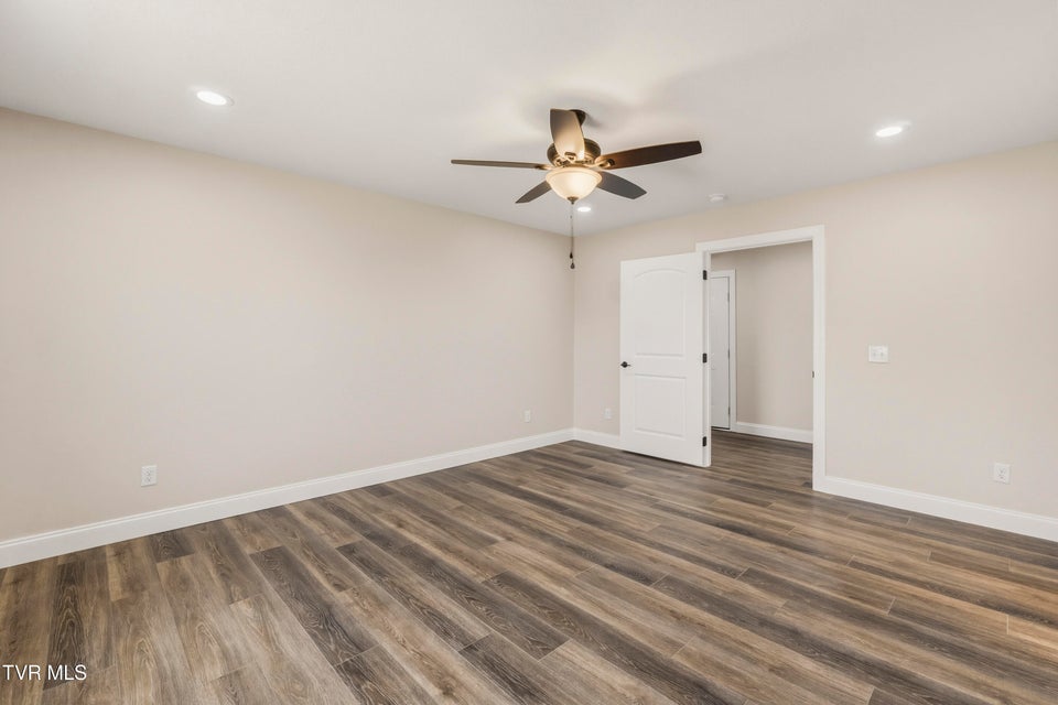 Photo #28: 300 Gibson Loop