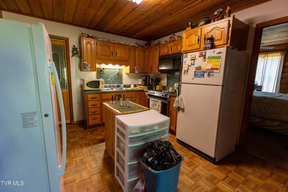 Photo #5: 401 Plymouth Hollow Road