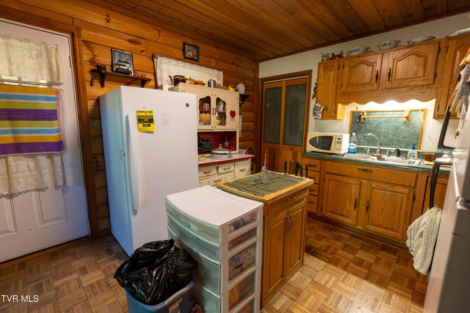 Photo #6: 401 Plymouth Hollow Road