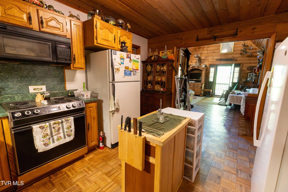 Photo #7: 401 Plymouth Hollow Road