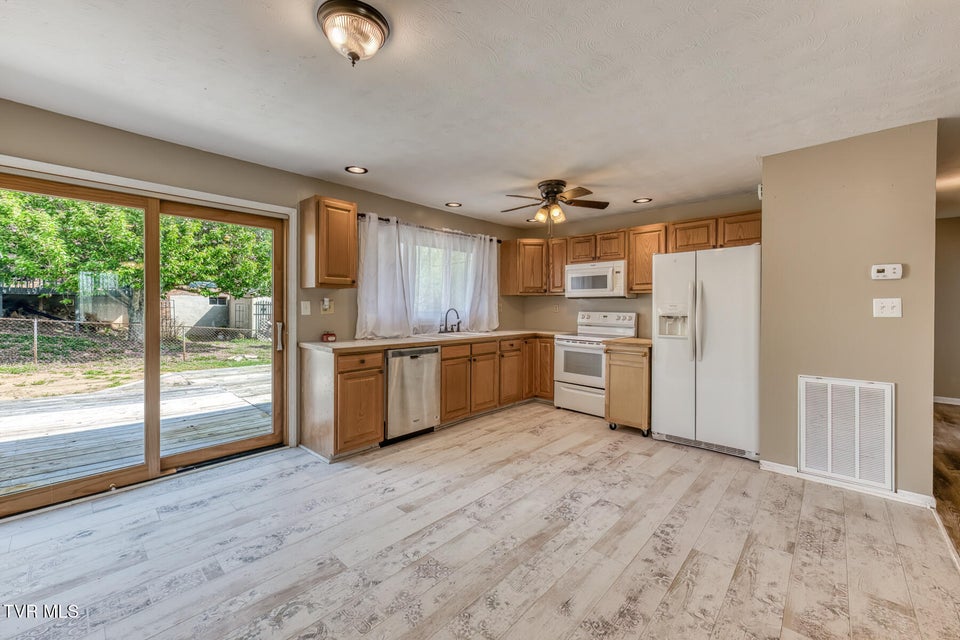 Photo #8: 1069 Jessie Lane